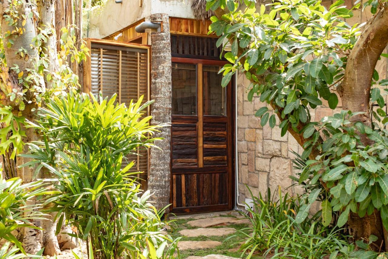 Ocean Bay Resort & Spa Phu Quoc Exterior photo A typical outdoor shower in Hawaii
